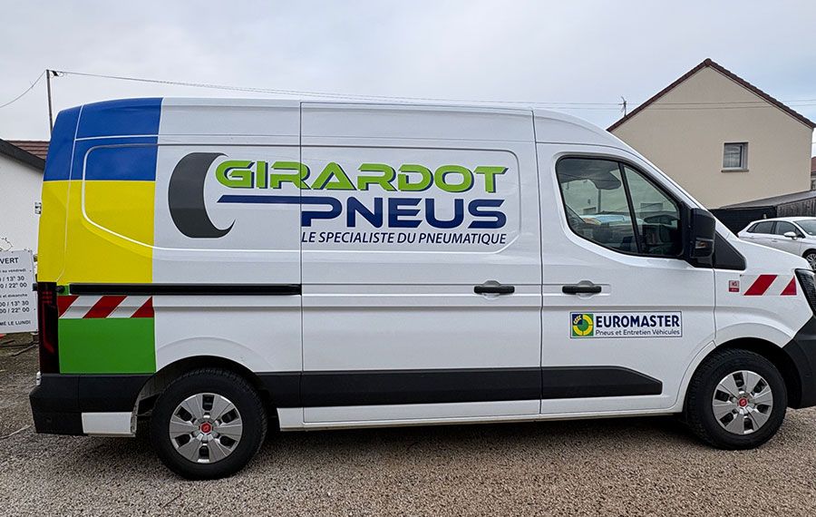 Marquage véhicule utilitaire girardot pneus